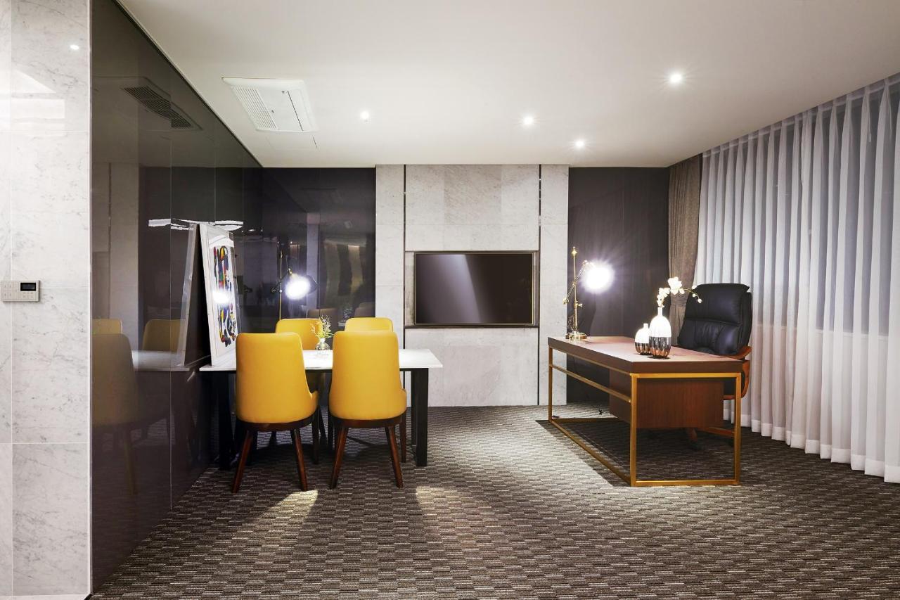 Jeongseon Intoraon Hotel エクステリア 写真