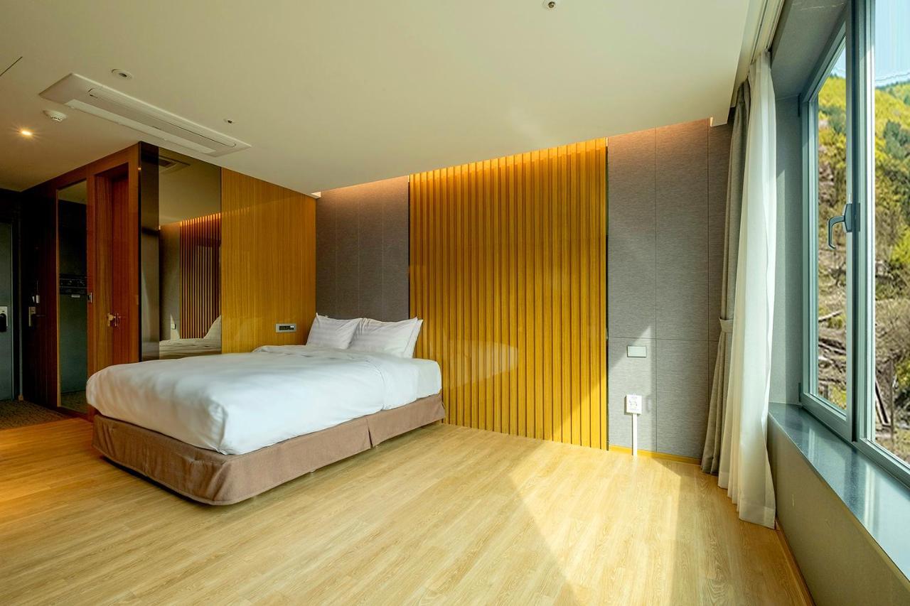 Jeongseon Intoraon Hotel エクステリア 写真